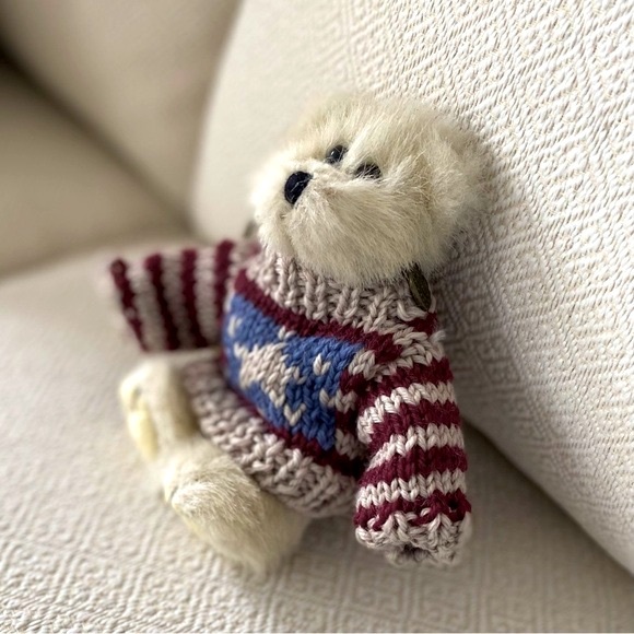 ♥️💙 Boyds’ Bears ~ “Baldwin” Collectible Teddy Bear wearing Patriotic Sweater! - Picture 4 of 11